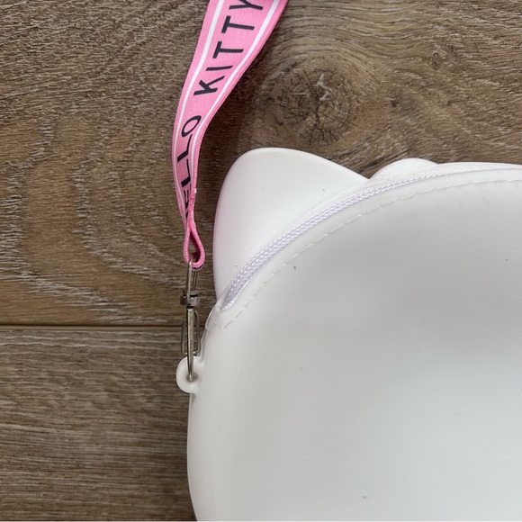 Hello Kitty Silicone Spellout Adjustable Strap Crossbody Purse Zip Closure NEW - Picture 7 of 7